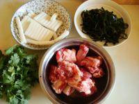 海带年糕排骨汤的做法步骤1