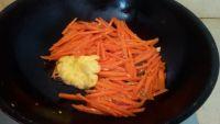 蛋香胡萝卜包心菜丝炒豆干丝的做法步骤3