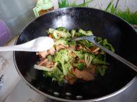 西兰花炒鸡肉片的做法步骤12