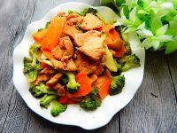 西兰花炒鸡肉片的做法步骤16