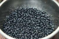 玫瑰黑豆沙馅的做法步骤1