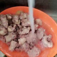 鸭腿炖土豆的做法步骤4