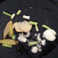 鸭腿炖土豆的做法步骤5