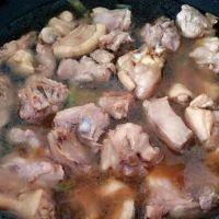 鸭腿炖土豆的做法步骤7