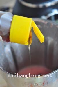 西瓜蜜桃汁的做法步骤4