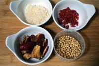 红枣枸杞豆浆的做法步骤1