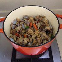 铁锅蛤蜊鸡的做法步骤11